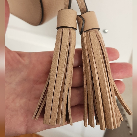 Tory Burch Beige Leather Crossbody Bag with Tassel - Picture 10 of 12